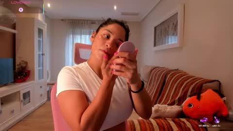 bella_pocahontas3 online show from September 29, 2025, 4:23 pm