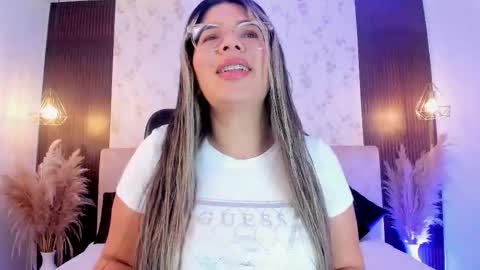 Snapshot of bella_rousse12 chatting on October 14, 2025, 11:44 am Bella online show from October 14, 2025, 11:44 am