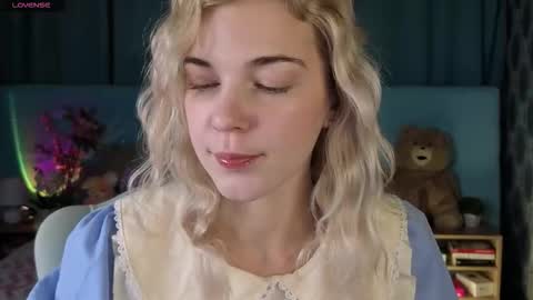 Bella online show from November 10, 2025, 12:42 am