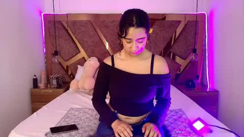Bella Swwan  online show from June 1, 2026, 8:43 pm