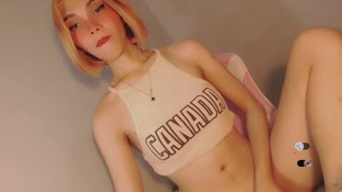 Snapshot of bella_tara chatting on December 16, 2024, 10:56 pm Bella online show from December 16, 2024, 10:56 pm