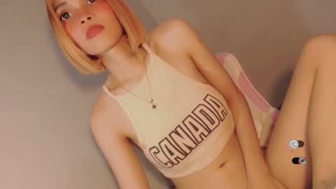 Snapshot of bella_tara chatting on December 17, 2024, 2:01 am Bella online show from December 17, 2024, 2:01 am