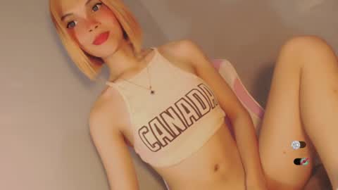 Snapshot of bella_tara chatting on December 17, 2024, 8:43 pm Bella online show from December 17, 2024, 8:43 pm