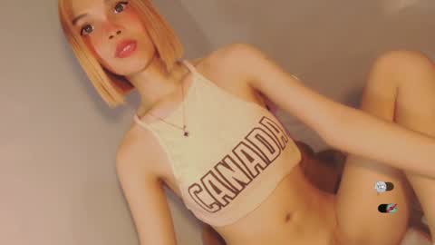 Snapshot of bella_tara chatting on December 17, 2024, 11:49 pm Bella online show from December 17, 2024, 11:49 pm