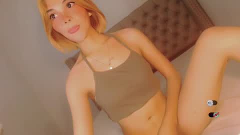 Snapshot of bella_tara chatting on January 15, 2025, 4:36 am Bella online show from January 15, 2025, 4:36 am