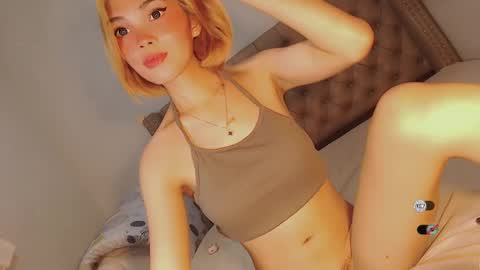 Snapshot of bella_tara chatting on January 23, 2025, 12:35 am Bella online show from January 23, 2025, 12:35 am