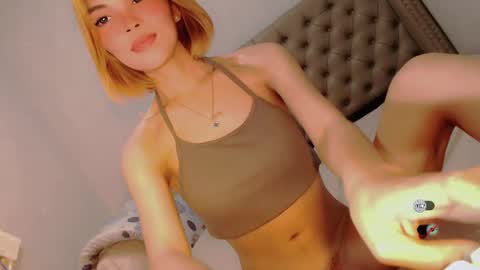 Snapshot of bella_tara chatting on February 7, 2025, 7:40 am Bella online show from February 7, 2025, 7:40 am