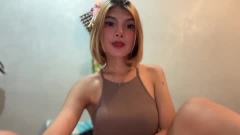 Snapshot of bella_tara chatting on March 12, 2025, 8:52 pm Bella online show from March 12, 2025, 8:52 pm