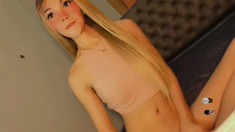 Snapshot of bella_tara chatting on September 20, 2025, 12:44 am Bella online show from September 20, 2025, 12:44 am