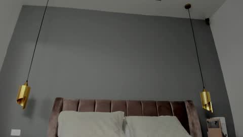  B E L L A   online show from December 22, 2025, 6:38 pm