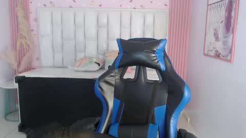 Bella online show from September 26, 2025, 8:24 pm