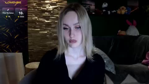 Snapshot of bella_villen chatting on February 21, 2026, 12:39 pm bella_villen online show from February 21, 2026, 12:39 pm