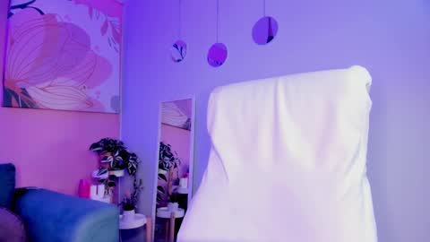 Snapshot of bella_walker_ chatting on September 17, 2025, 8:54 pm BELLA online show from September 17, 2025, 8:54 pm