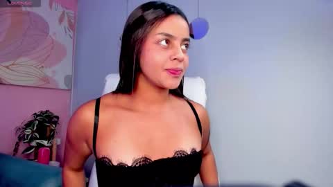 Snapshot of bella_walker_ chatting on October 4, 2025, 7:56 pm BELLA online show from October 4, 2025, 7:56 pm