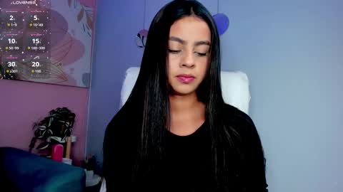 Snapshot of bella_walker_ chatting on October 5, 2025, 8:18 pm BELLA online show from October 5, 2025, 8:18 pm