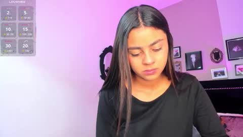 Snapshot of bella_walker_ chatting on January 7, 2026, 7:49 pm BELLA online show from January 7, 2026, 7:49 pm