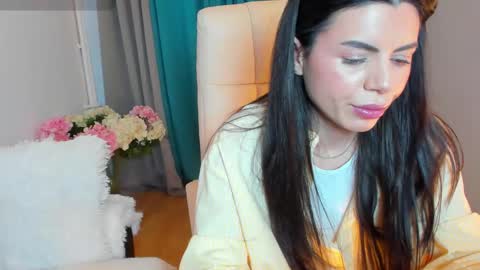 Snapshot of bellaanna25 chatting on March 10, 2025, 12:48 pm BellaAnna online show from March 10, 2025, 12:48 pm