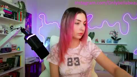 Snapshot of bellabeauu chatting on June 18, 2026, 1:06 am bella beau online show from June 18, 2026, 1:06 am