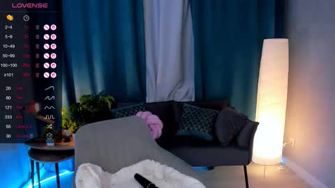 Snapshot of bellacaress chatting on September 22, 2025, 6:04 am hello guys im Bella online show from September 22, 2025, 6:04 am