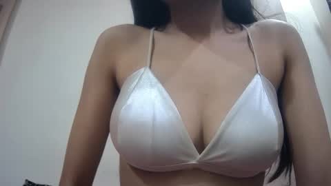 Snapshot of bellacrystall chatting on January 25, 2025, 2:25 pm bellacrystall online show from January 25, 2025, 2:25 pm