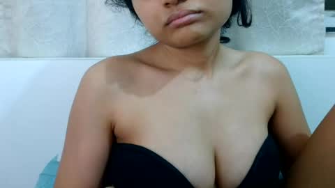 bellacrystall online show from June 15, 2026, 4:20 pm