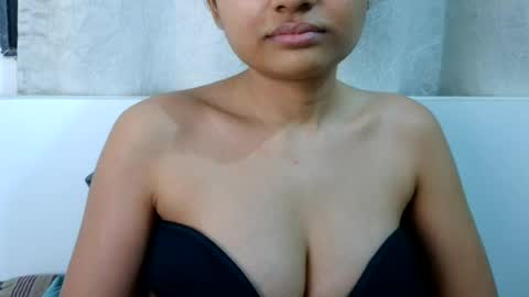 bellacrystall online show from July 16, 2026, 2:45 pm