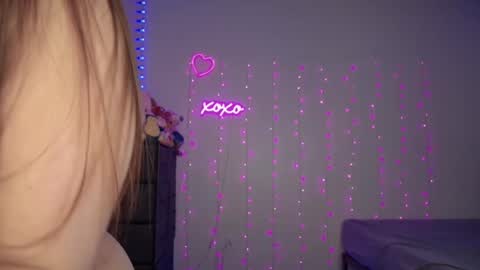 Bella Monroe online show from September 19, 2025, 3:19 am