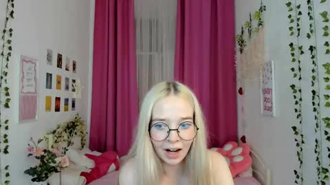 Snapshot of bellamontgomery chatting on May 1, 2026, 4:00 pm Bella online show from May 1, 2026, 4:00 pm