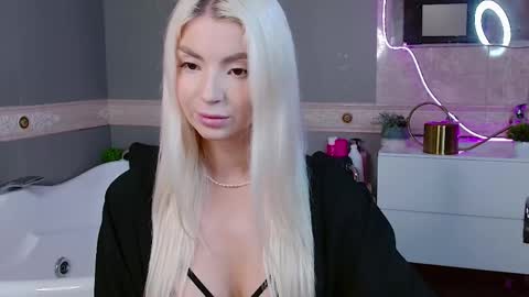 Snapshot of bellamur_ chatting on May 19, 2026, 12:44 pm Bella online show from May 19, 2026, 12:44 pm