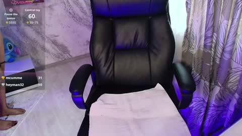 Snapshot of bellanoirsxs chatting on November 24, 2025, 8:25 am Bellanoirsxs online show from November 24, 2025, 8:25 am