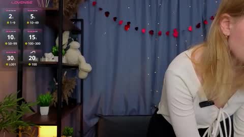 Snapshot of bellapoise chatting on February 21, 2026, 11:22 am Lana but not DelRay online show from February 21, 2026, 11:22 am