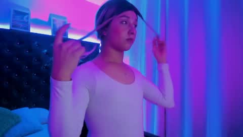 bellaroge online show from April 20, 2026, 5:43 am