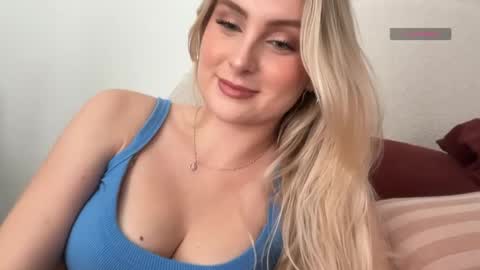 Snapshot of bellaryderr chatting on April 10, 2026, 8:57 pm Isabella Ryder online show from April 10, 2026, 8:57 pm