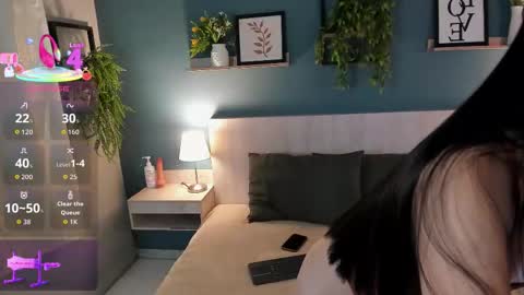 BELLA online show from December 15, 2025, 8:57 pm