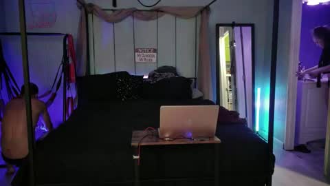 Bellaskeykeeper online show from May 17, 2026, 5:49 am
