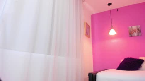 Snapshot of bellawild_ chatting on February 14, 2026, 12:13 pm Bella Wild online show from February 14, 2026, 12:13 pm