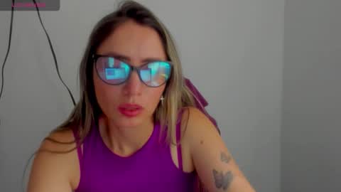 Bella T. online show from April 9, 2026, 6:02 pm