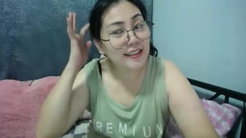 Bella online show from October 13, 2025, 6:19 pm