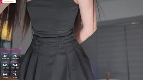 Belle Adrienne  IG  online show from November 22, 2025, 3:22 pm