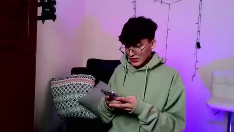 Snapshot of bellmontneon chatting on November 12, 2025, 11:21 am Neon online show from November 12, 2025, 11:21 am