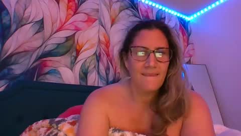 Snapshot of bendybecky69 chatting on December 9, 2024, 3:18 am Becky online show from December 9, 2024, 3:18 am