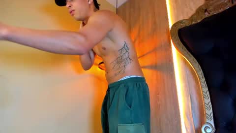 Snapshot of benjamin_more chatting on August 8, 2026, 10:34 pm BENJAMIN online show from August 8, 2026, 10:34 pm