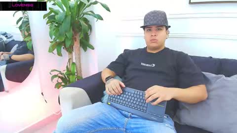 bennett_alejoo online show from October 22, 2025, 6:51 pm
