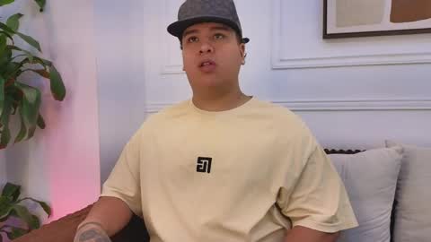 bennett_alejoo online show from April 10, 2026, 6:12 pm