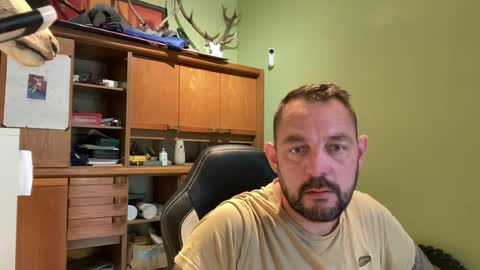 Snapshot of benochau chatting on June 24, 2026, 4:11 am benochau online show from June 24, 2026, 4:11 am
