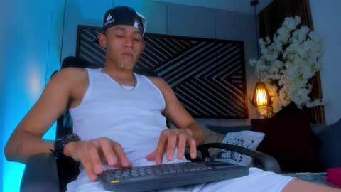 Snapshot of bento_fox chatting on October 21, 2025, 4:13 am bento_fox online show from October 21, 2025, 4:13 am