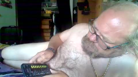 bergeeric1970 online show from September 12, 2025, 1:33 pm