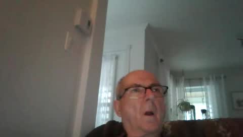 bernard1102 online show from April 16, 2026, 11:18 pm