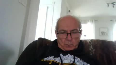 bernard1102 online show from May 19, 2026, 12:44 pm