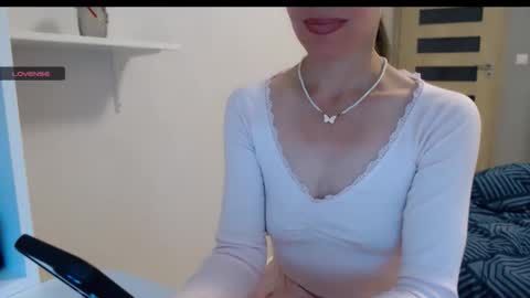 berry2024 online show from October 9, 2025, 6:11 am